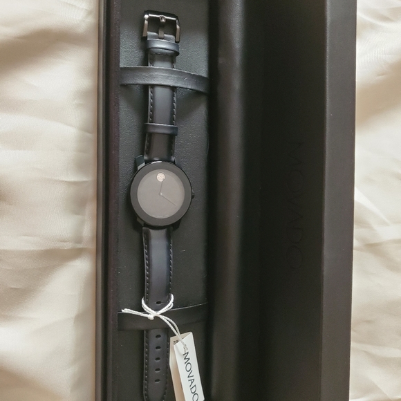 Movado bold ladies watch with Swarovski Crystal's - Picture 1 of 6